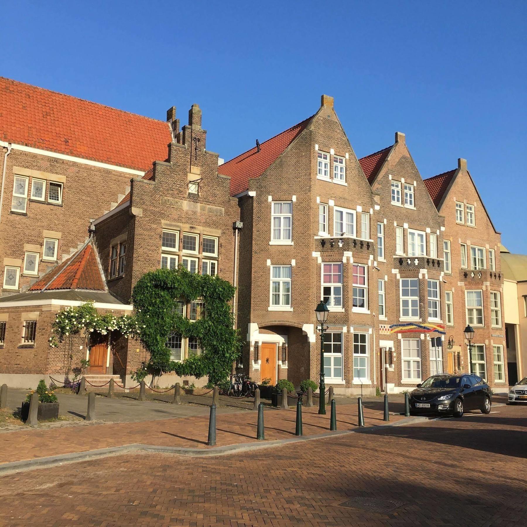 Ambassade Arena Hotel